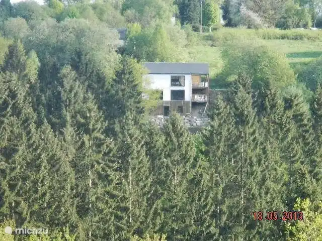 Location de Vacances Belgique, Ardennes, Bouillon, maison de vacances - Gretu26 Vue de la maison de l'autre côté de la vallée.