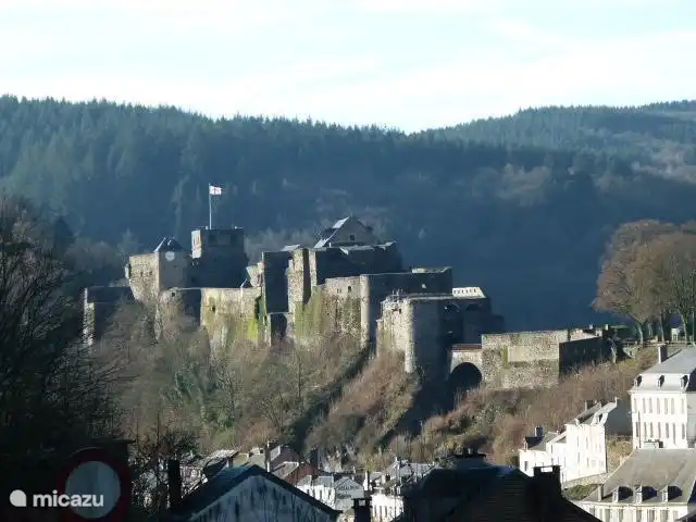 Location de Vacances Belgique, Ardennes, Bouillon, maison de vacances - Gretu26 Le magnifique château féodal de Bouillon est à seulement 1 km, avec un musée et un spectacle d'oiseaux de proie