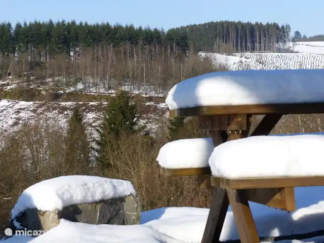 Location de Vacances Belgique, Ardennes, Bouillon, maison de vacances - Gretu26 Marcher dans la neige directement depuis le jardin