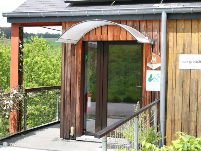 Location de Vacances Belgique, Ardennes, Bouillon, maison de vacances - Gretu26 Entrée au niveau salon/salle à manger et terrasse