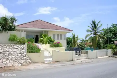 Vacation rental Curaçao, Curacao-Middle, Jongbloed - apartment Alma Tropical Front house