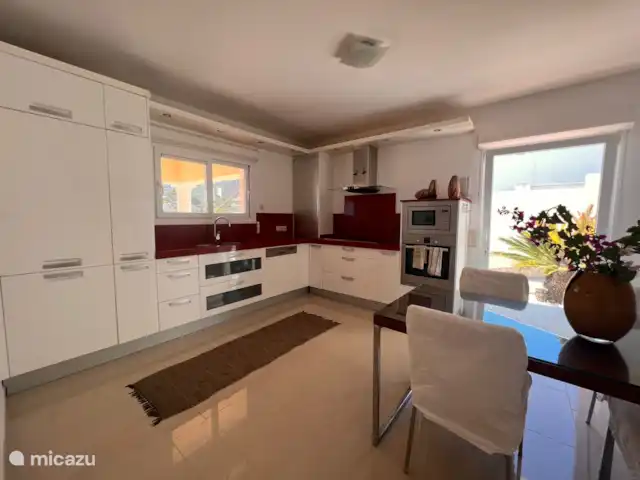 Villa Milà | Espagne, Costa Blanca, Benitachell - villa La maison dispose d’une luxueuse cuisine intégrée avec une plaque à induction, un micro-ondes, un four, une machine à café et à thé, un réfrigérateur et un congélateur.