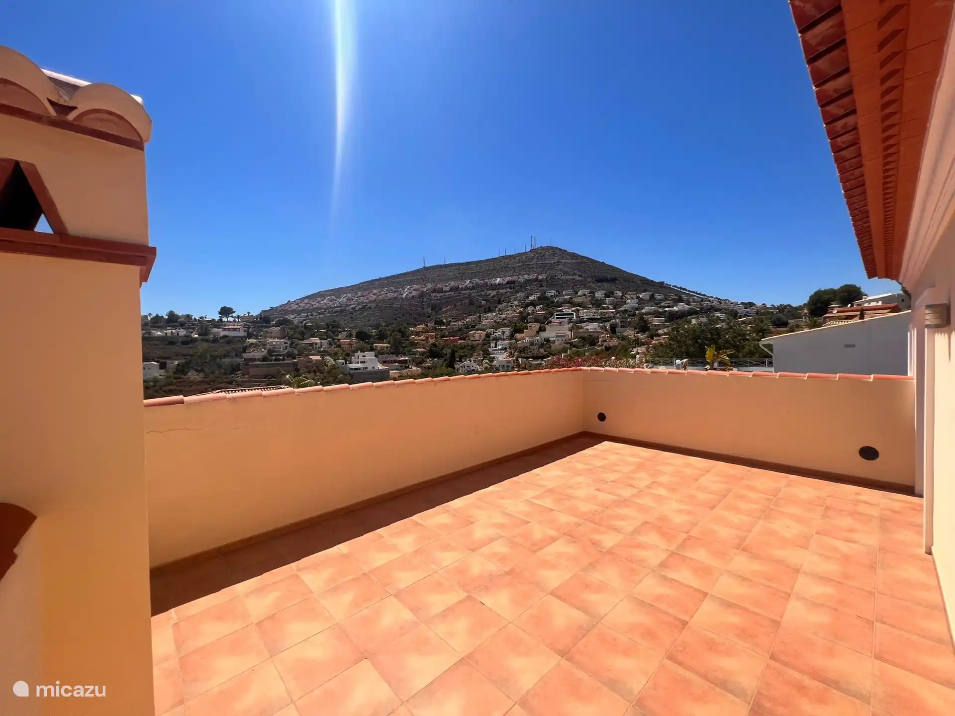 This is the upper terrace which has higher walls. 