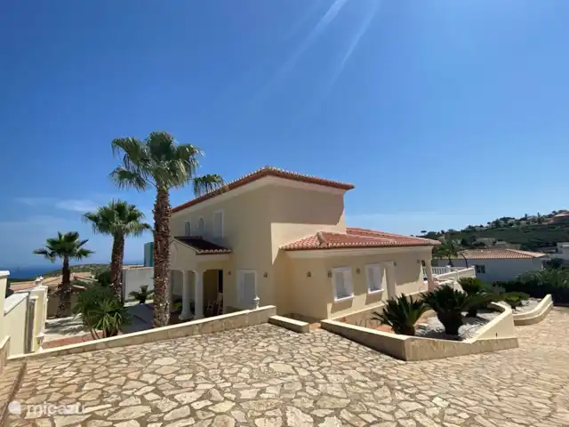 Villa Milà | Espagne, Costa Blanca, Benitachell - villa L’allée peut accueillir plusieurs voitures.