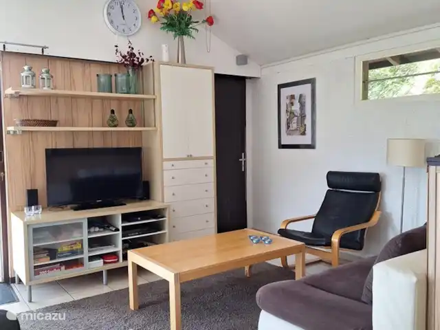 Sunclass Bungalow C28 huren in Italië, Gardameer, Tignale - vakantiehuis Nieuwe TV met app's, dvd/cd-speler en Canal Digitaal met alle Nederlandse en Duitse zenders.