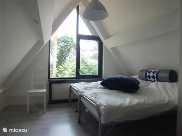 Château de la forêt | Pays-Bas, Brabant-Septentrional, Herpen - maison de vacances Chambre au 1er étage avec lit 2x1, penderie et penderie.