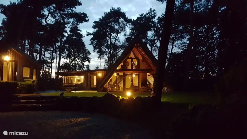 Wirklich ein Traum Platz mit all der Privatsphäre eines Garten / Wald Grundstück von über 3.400 m2.