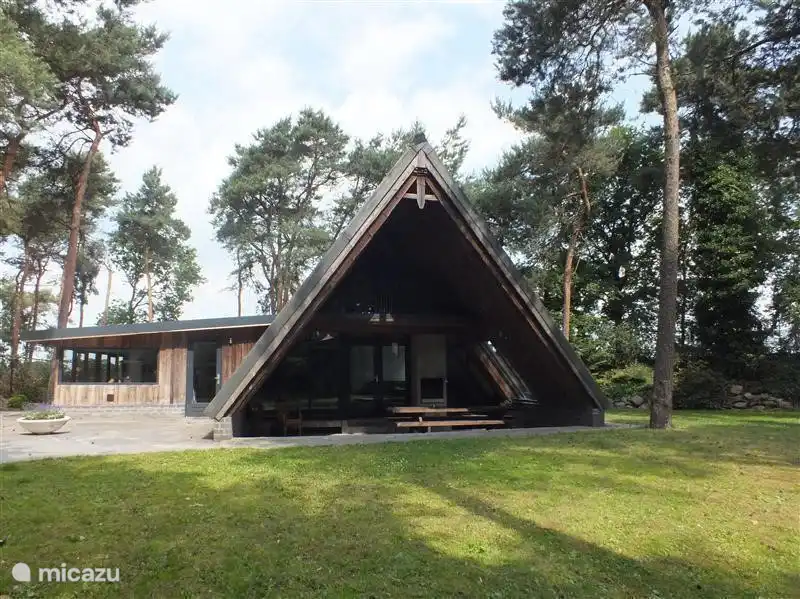 Gegenüber BOSBURCHT.