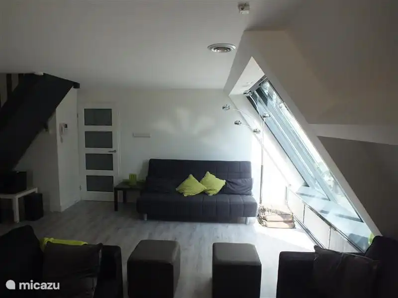 2 Personen Schlafsofa. Daytime Verwendung als bequem auf dem Sofa in der Sitzecke. Expand über Nacht bis 2 Bett.
