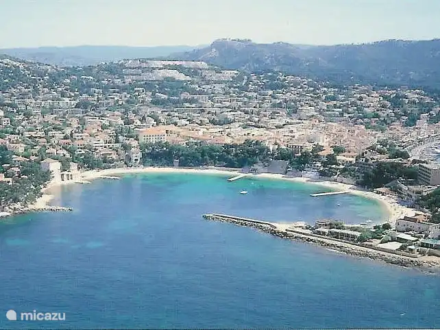 Hier sieht man deutlich, wie geschützt die Bucht von Renecros ist