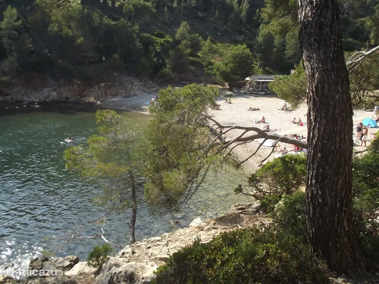 Sandstrand an der Calanque de Port d'Alon