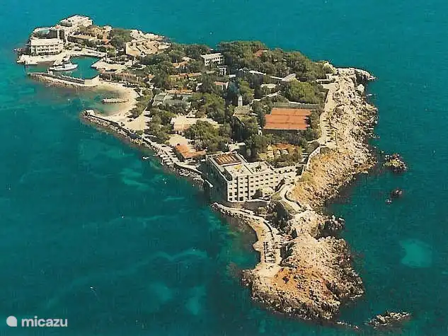Insel vor der Küste von Bandol, nur mit der Fähre erreichbar