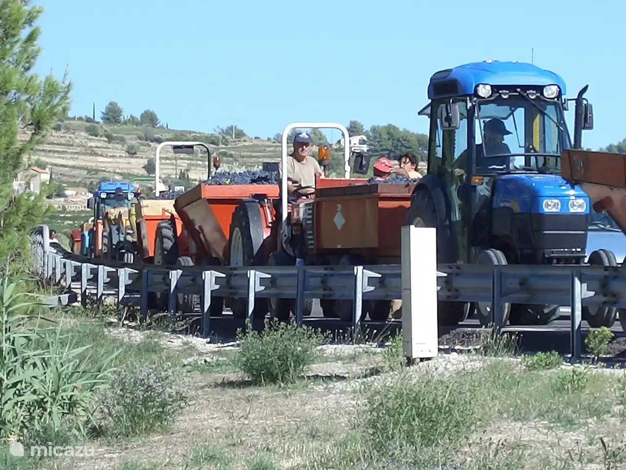 August/September, Schlange bei der Coopérative