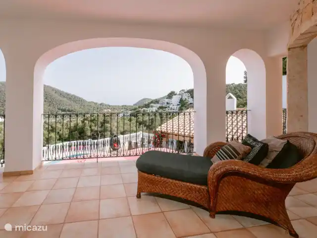 Can Xumeu huren in Spanje, Ibiza, Cala Llonga - villa Overdekt balkon aan masterbedroom