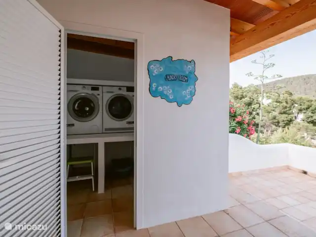 Can Xumeu huren in Spanje, Ibiza, Cala Llonga - villa waskamer met wasmachine én droger