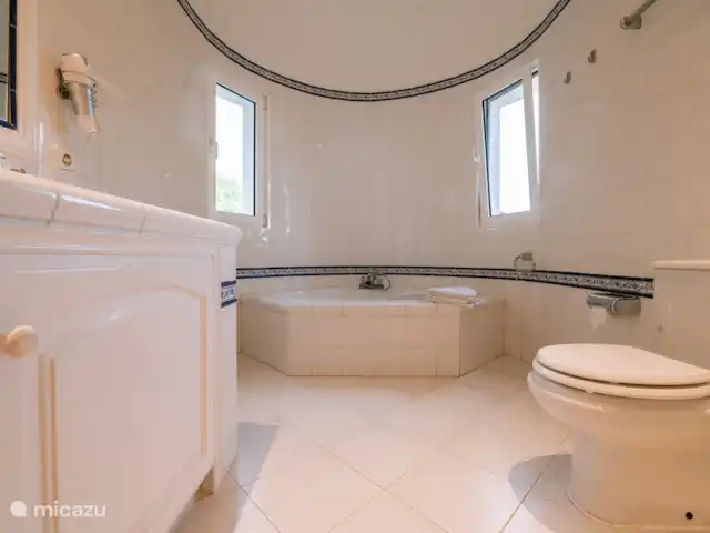 Can Xumeu huren in Spanje, Ibiza, Cala Llonga - villa Badkamer met douche en ligbad