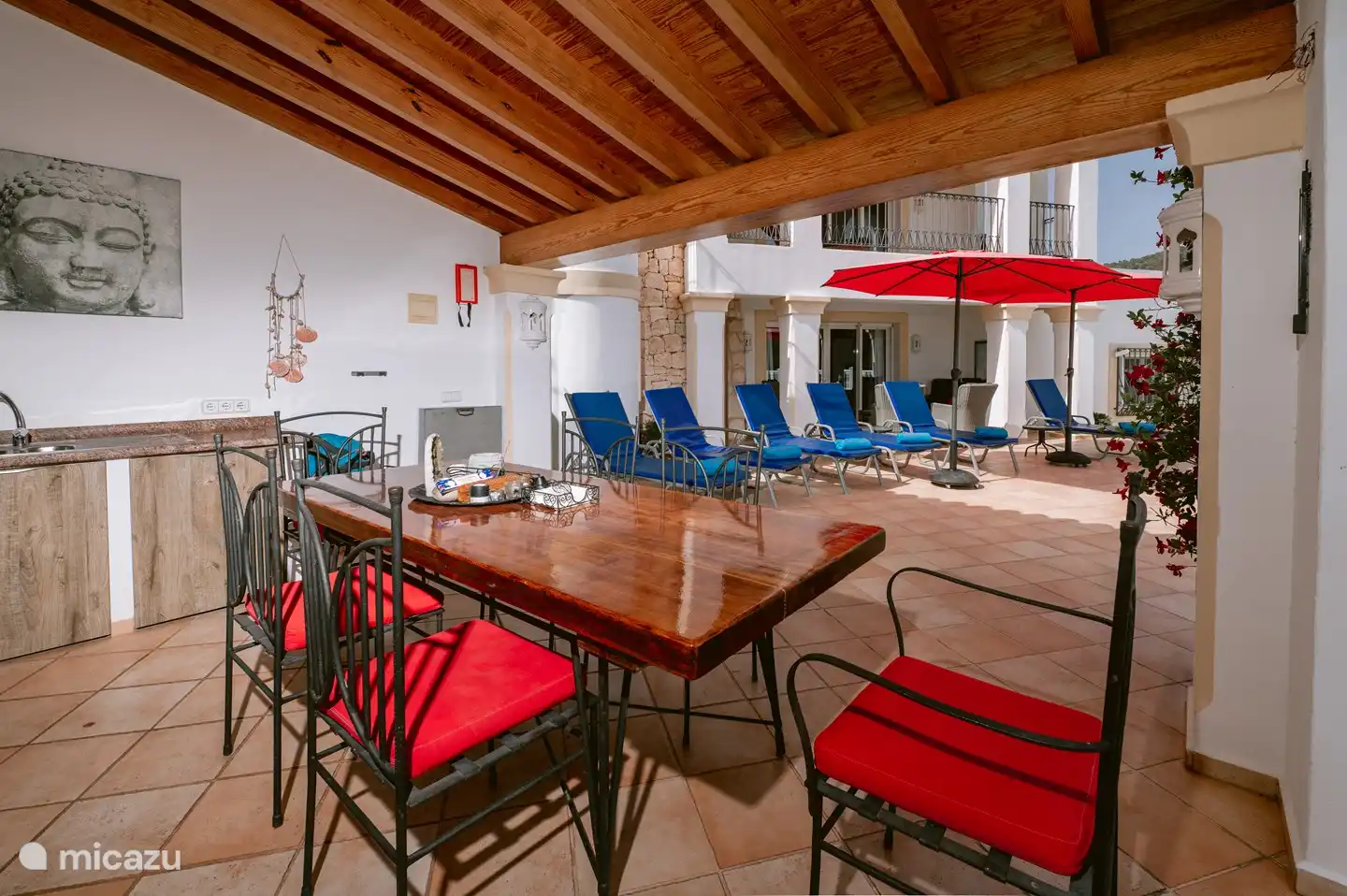 Außenküche sehr gemütlich für die Abende ..