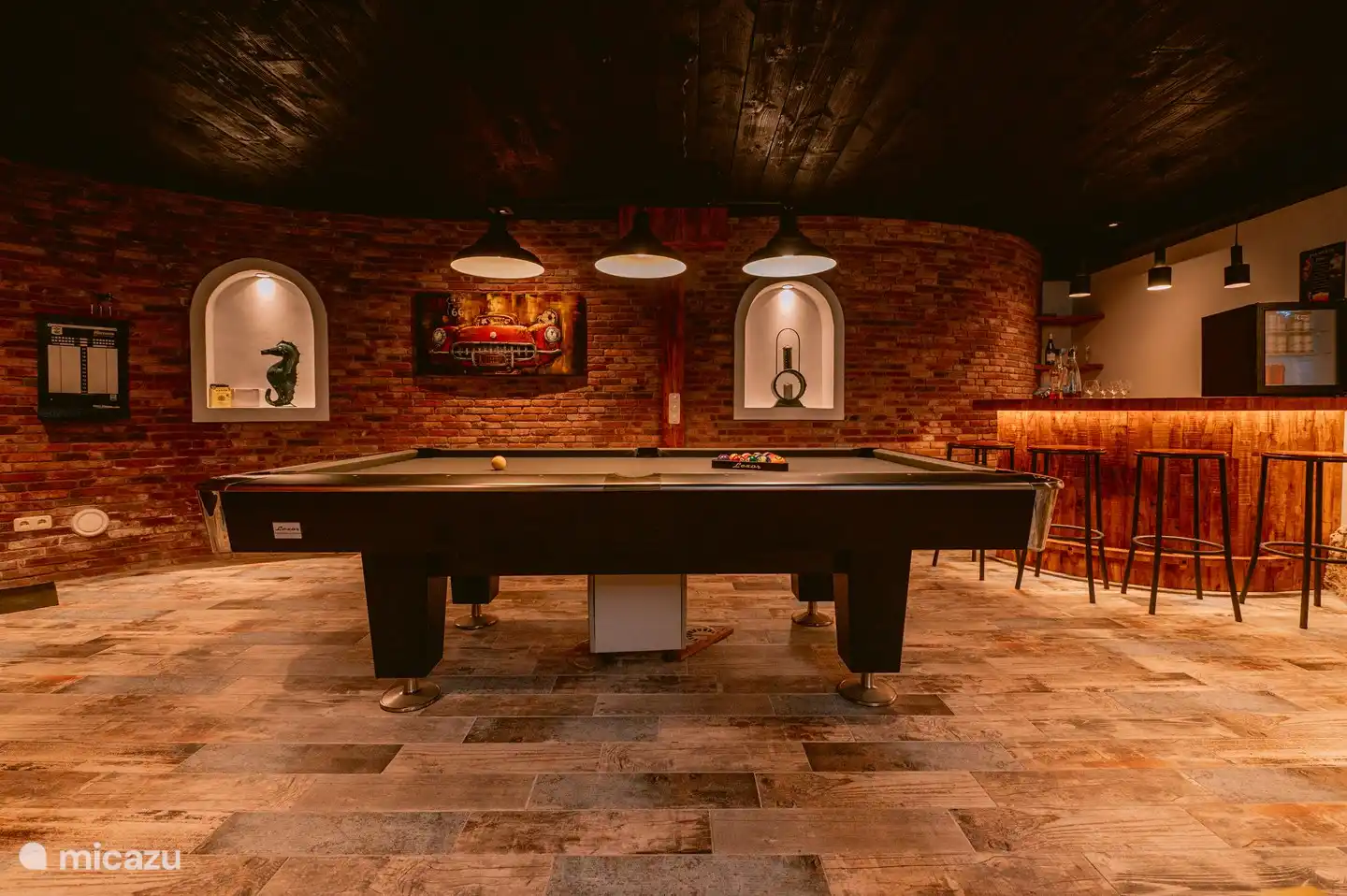 Gemütlicher Raum zum Spielen und Entspannen.