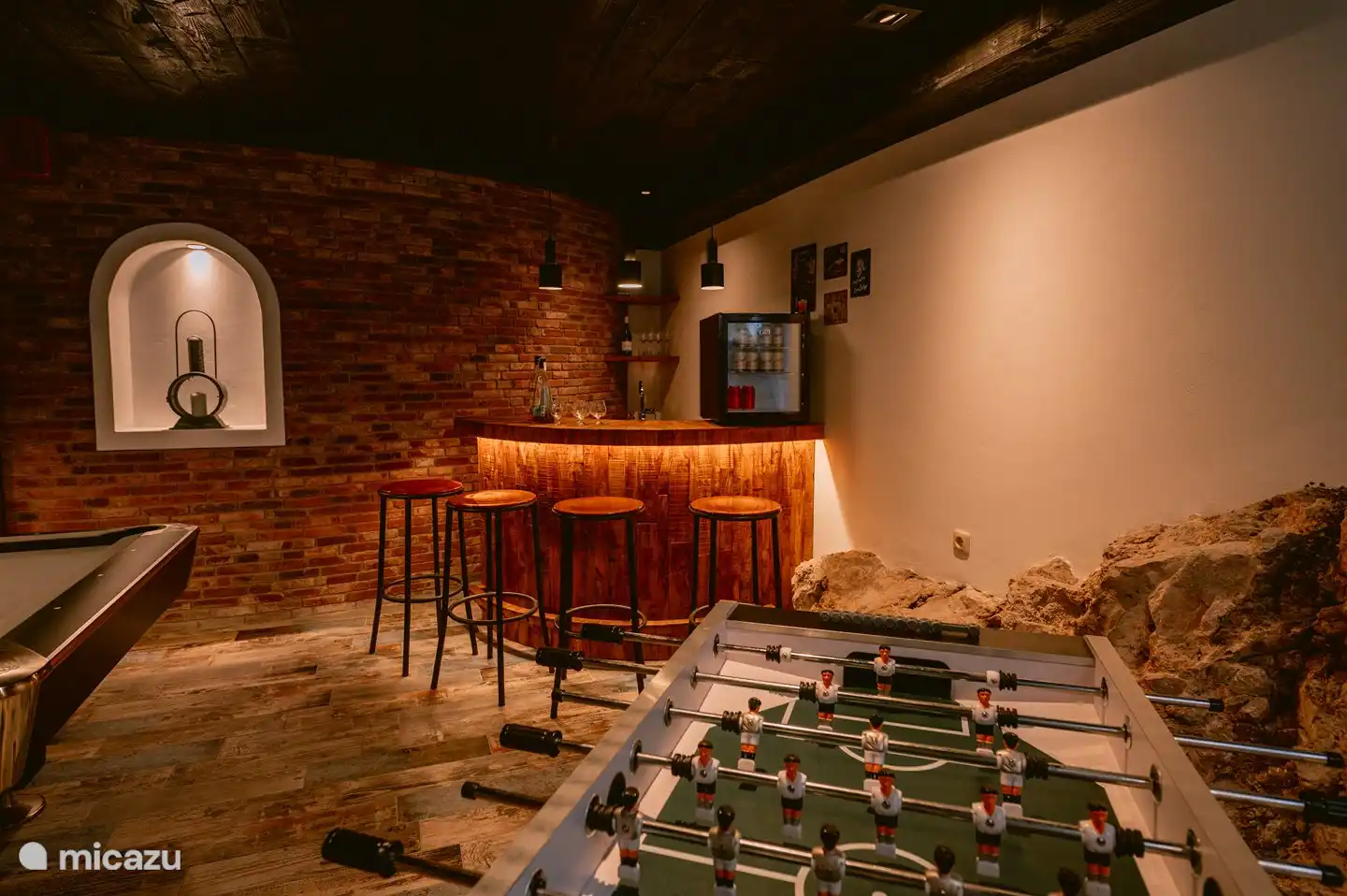 Darts, Billard, Tischfußball. Mit gemütlicher Bar!