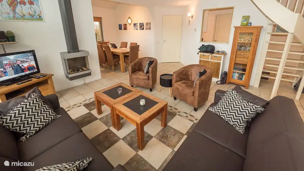 Woonkamer met aansluitende eethoek