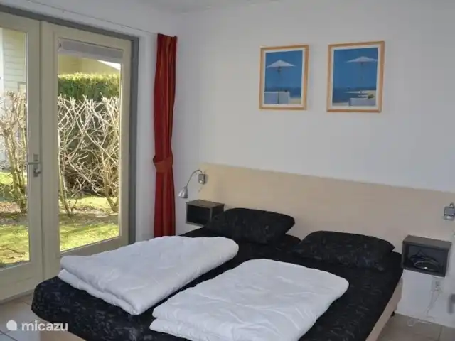 Paardekreek 66 | Pays-Bas, Zélande, Kortgene - maison de vacances Chambre des maîtres avec portes-fenêtres donnant sur la terrasse