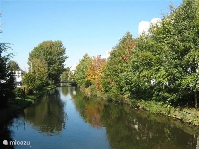 Wandern entlang des Grabens. Es gibt kurze und lange Wanderungen TRENCH. Es gibt alle Strecken mehrere Restaurants, wo man essen und trinken den ganzen Tag burgundischen geöffnet sind.