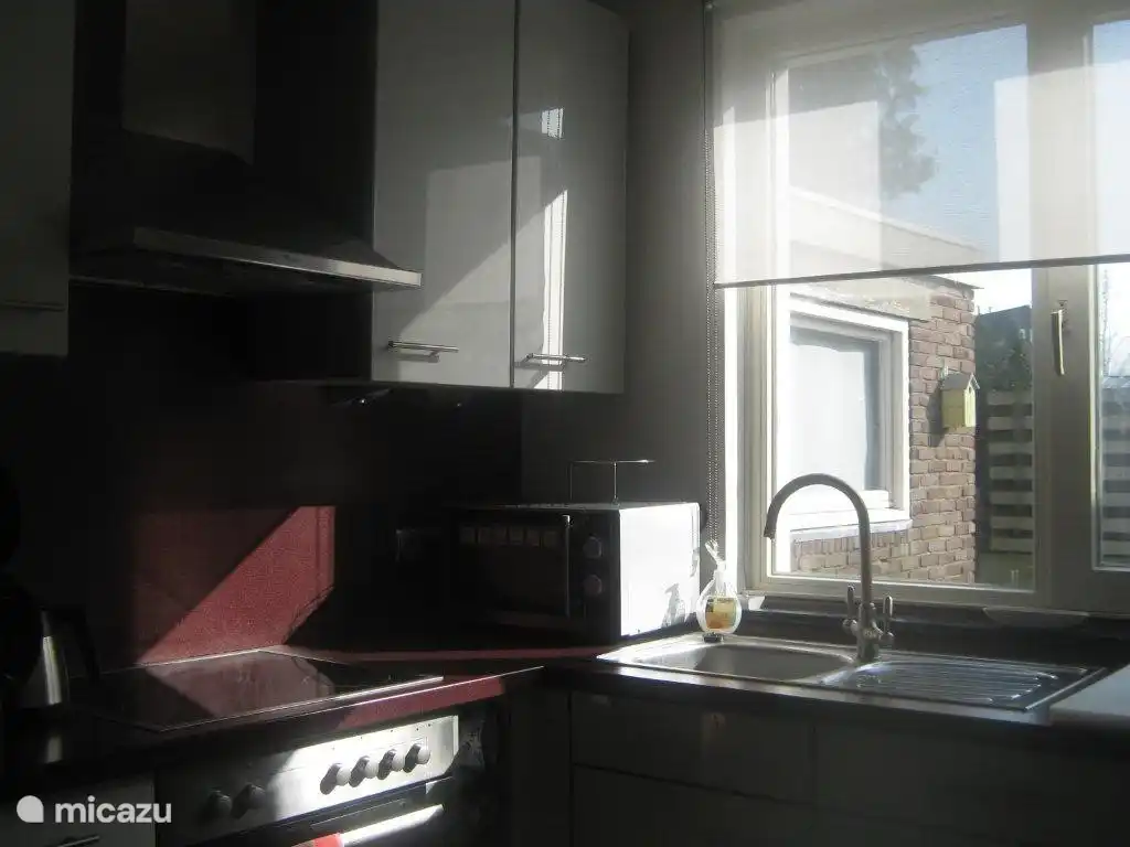 Keuken met moderne apparatuur