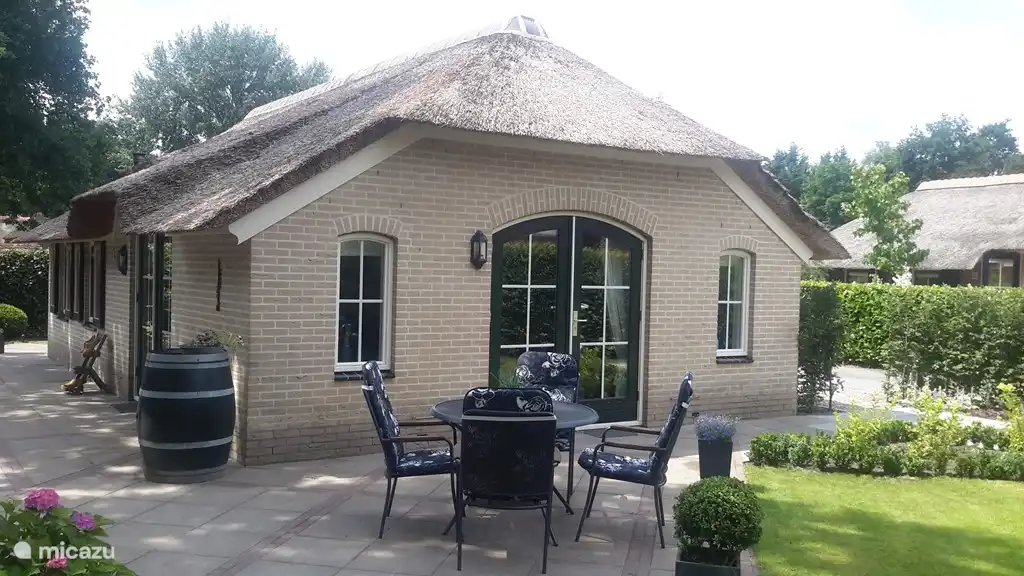 De nombreuses terrasses à la ferme avec toujours une place à l'ombre