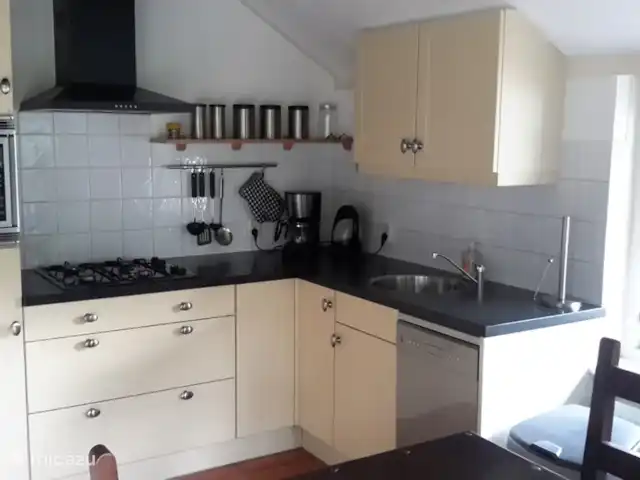 Veluwerijck 8 en Países Bajos, Güeldres, Ermelo - casa de campo La cocina con microondas combi y lavavajillas. Aquí también hay calefacción por suelo radiante.