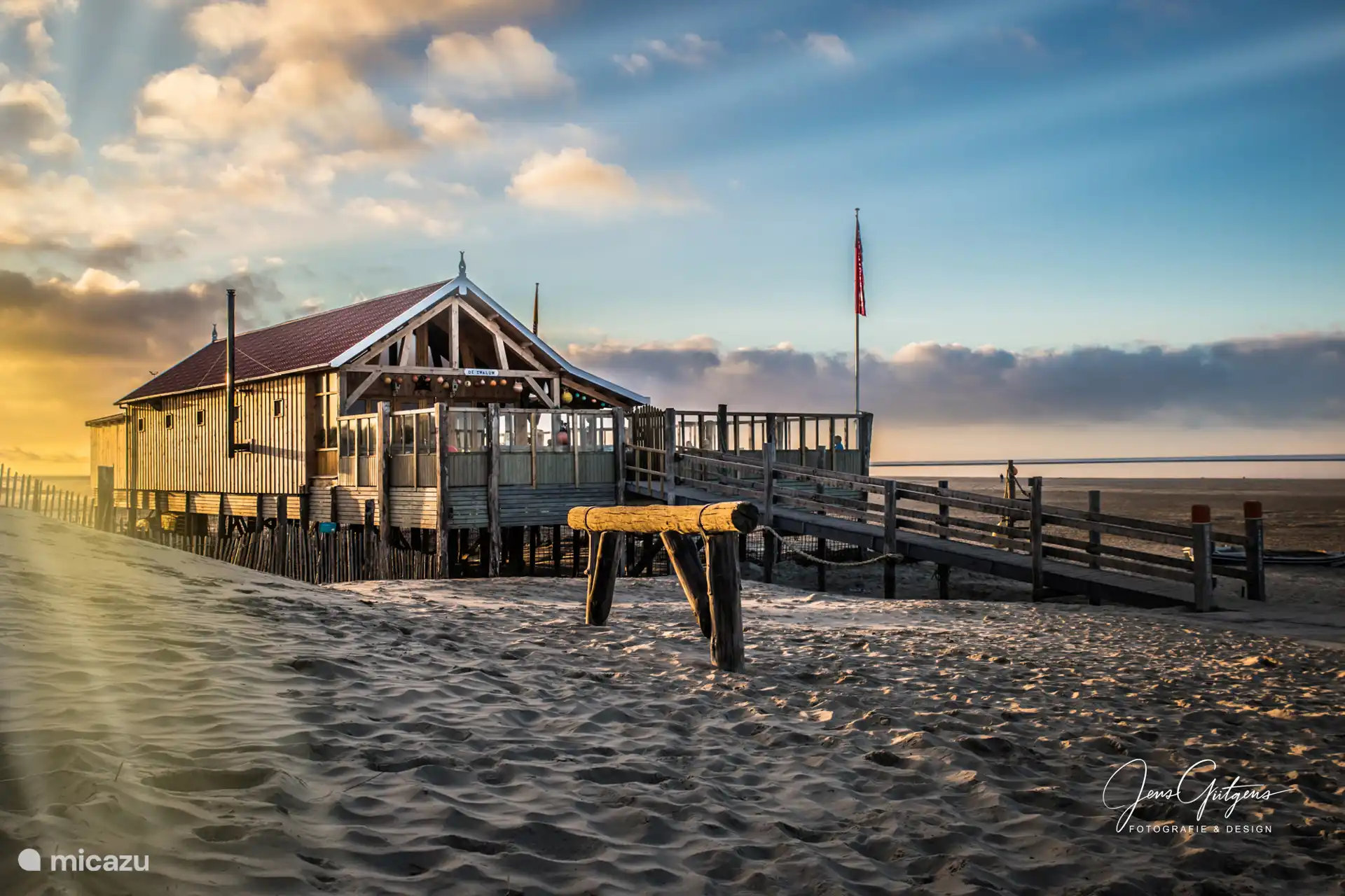 Unser Lieblingsplatz am Strand: De Zwaluw. Einladend, entspannt und in Laufnähe zum Haus.