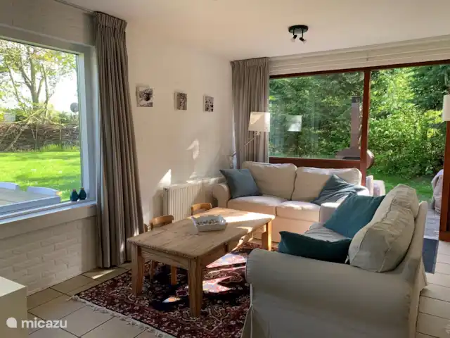 De Zeeëgel, de Zuidhoek 8 huren in Nederland, Zeeland, Renesse - bungalow Gezellige woonkamer met veel licht