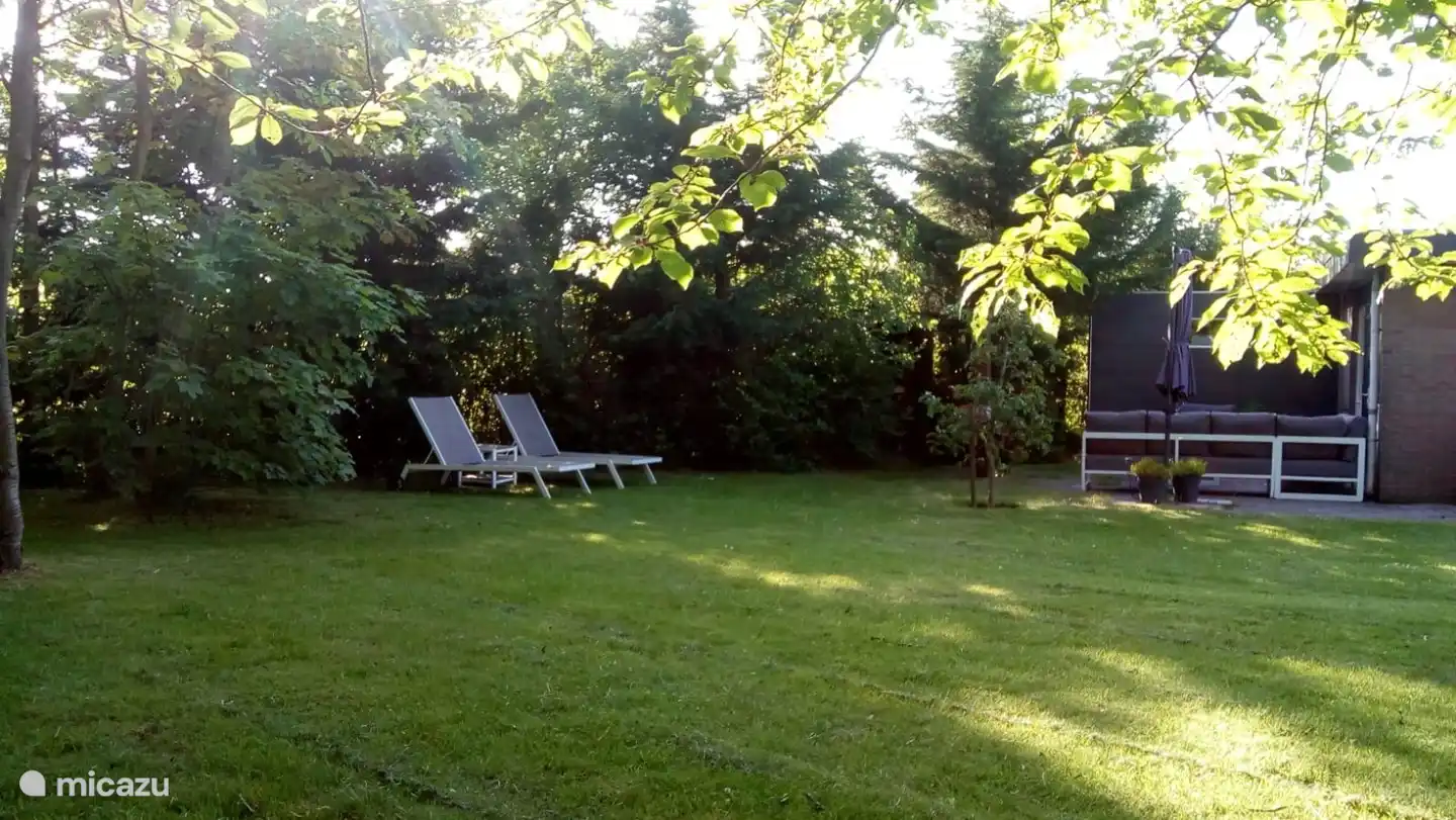 Der Große Garten ist komplett eingezäunt, also ideal mit kleinen Kindern.