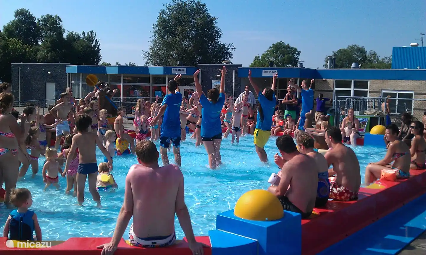 Das Kinderbecken draußen.