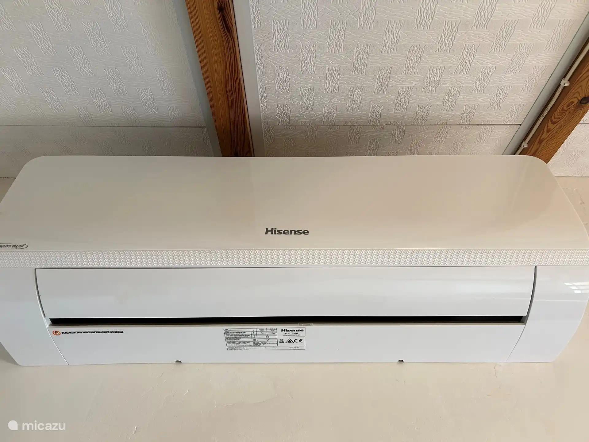 Nieuwe airco op de 1e etage - ons hele huis is voorzien van airconditioning.