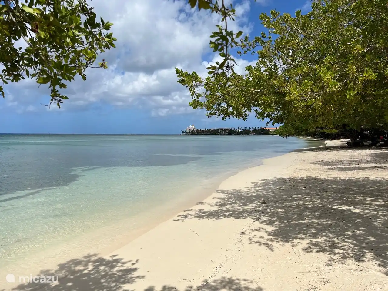 Cette belle plage est à moins de 10 minutes en voiture.