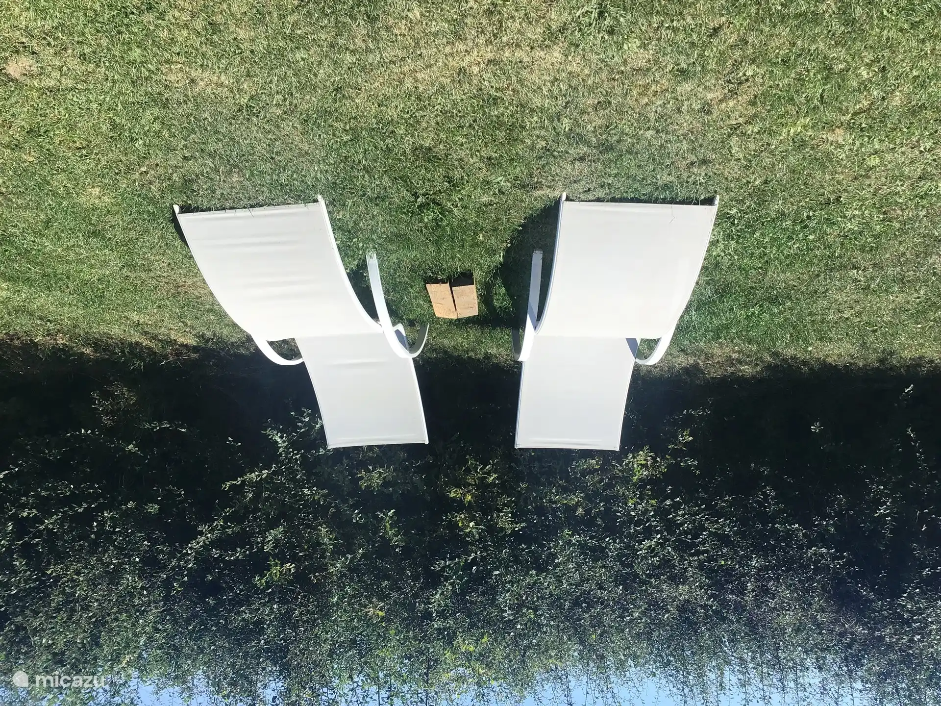 Schöne Sonnenliegen.