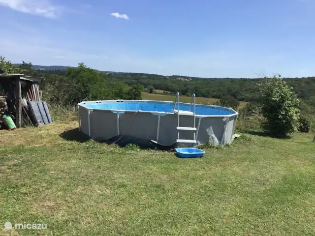 Domaine Imagine Silence huren in Frankrijk, Nièvre, Lanty - gîte / cottage In de tuin achter staat het zwembad: 4.57 rond, 1.22 diep. Lekker groot!