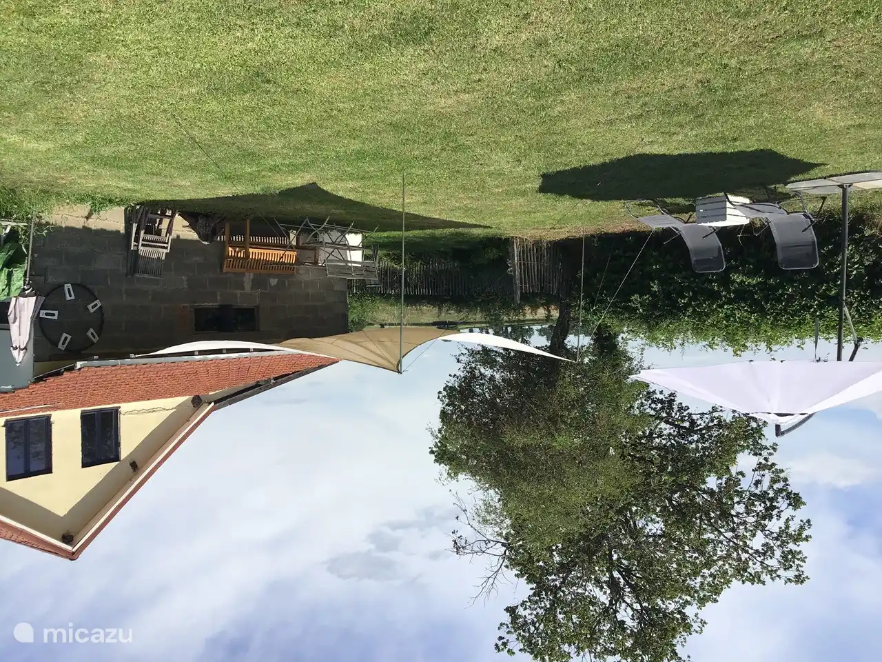 Von der privaten Terrasse aus können Sie direkt zu diesen angenehmen Sitzplätzen gehen.
Die Domaine Imagine liegt auf einem Berg und daher gibt es eine Aussicht von allen Seiten!