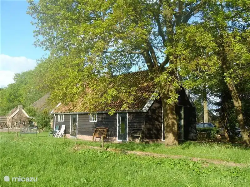 Maison de vacances magnifiquement située, abritée et pourtant très libre avec de belles vues rurales.