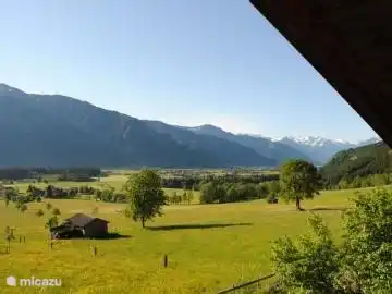 Blick vom Balkon von Schlafzimmer 1 und 2. In der Ferne sieht man den Zeller See