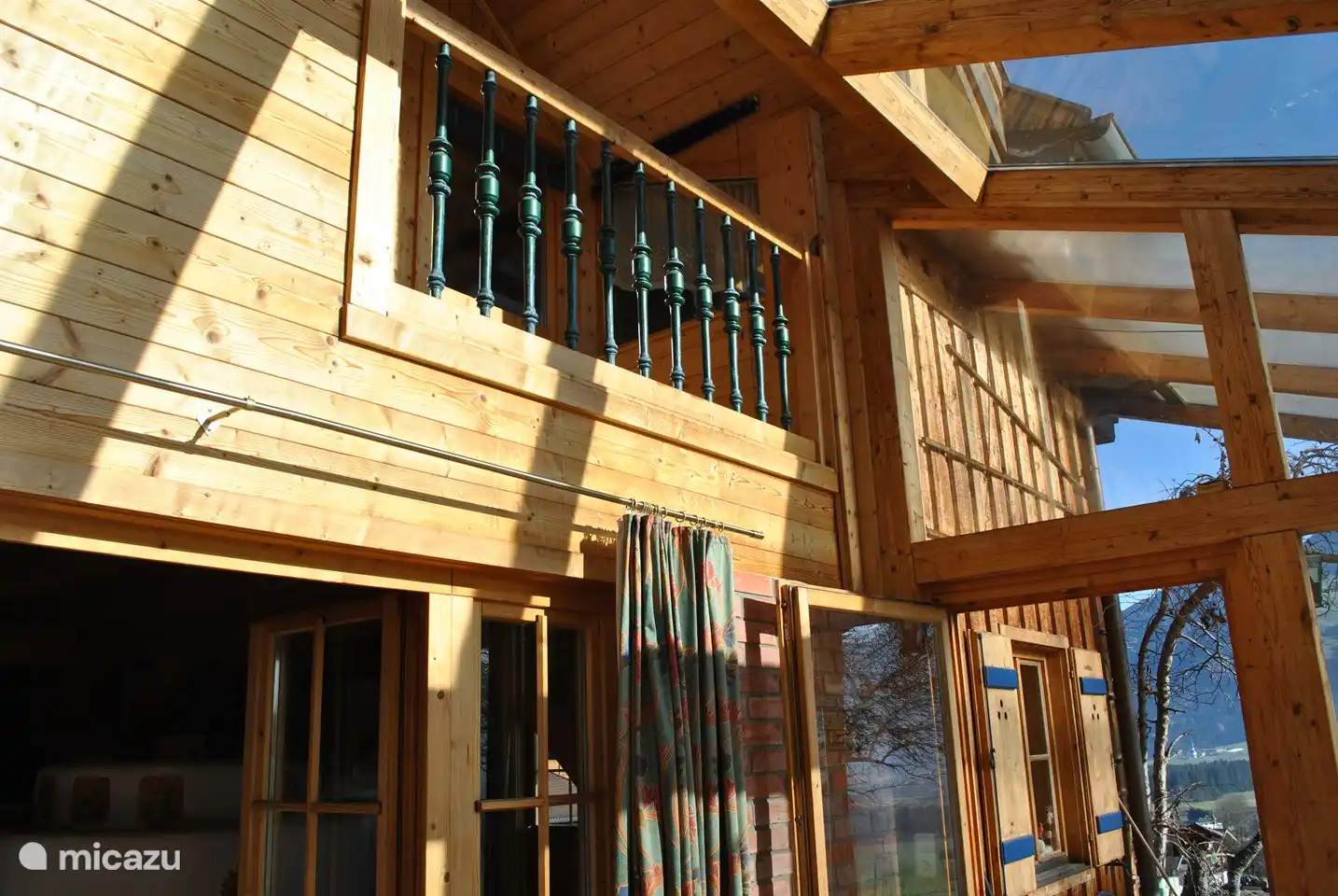 Blick vom Wintergarten auf den inneren Balkon