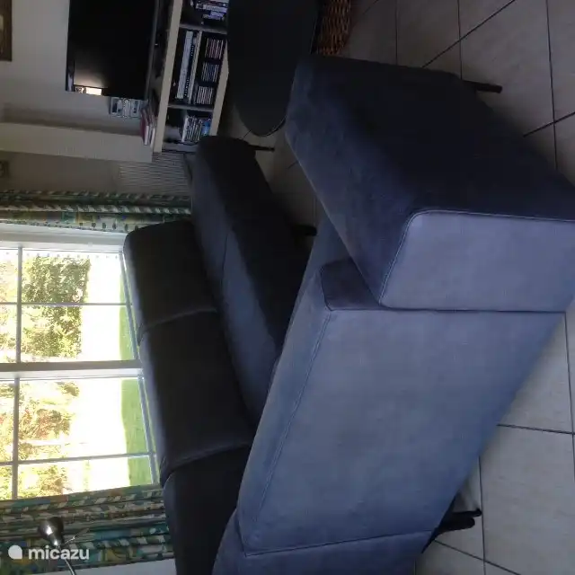 Bequemes Ecksofa und Sat-TV