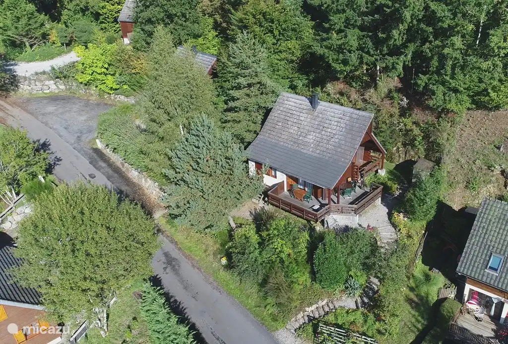 Foto gemaakt met drone via vrienden! Er is geod te zien dat we veel privacy hebben rondom ons huis.
