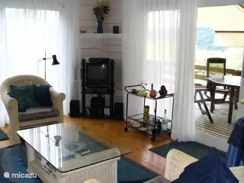 Durch die Schiebetüren für den einfachen Zugriff auf die große Terrasse!