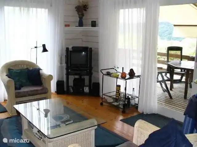 vakantiehuis huren in Frankrijk, Cantal, Beaulieu (Cantal) – Vakantiewoning Beaulieu Er is heel veel licht in huis. 
Via de schuifpui bent u zo op het grote terras!