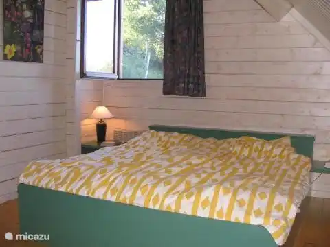 Das Master-Schlafzimmer (mit extra Waschbecken)