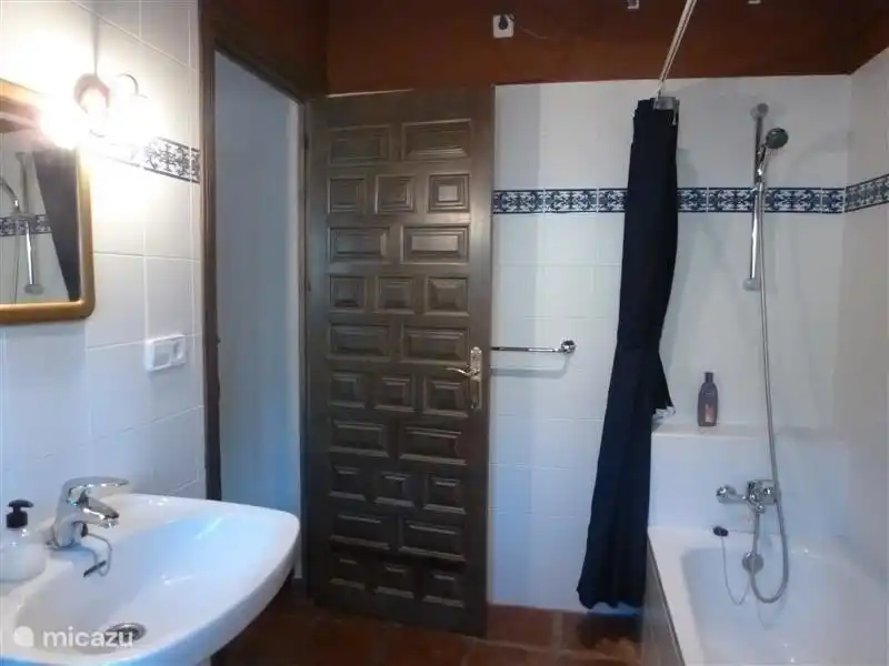 1 bathroom with bath, washbasin and toilet