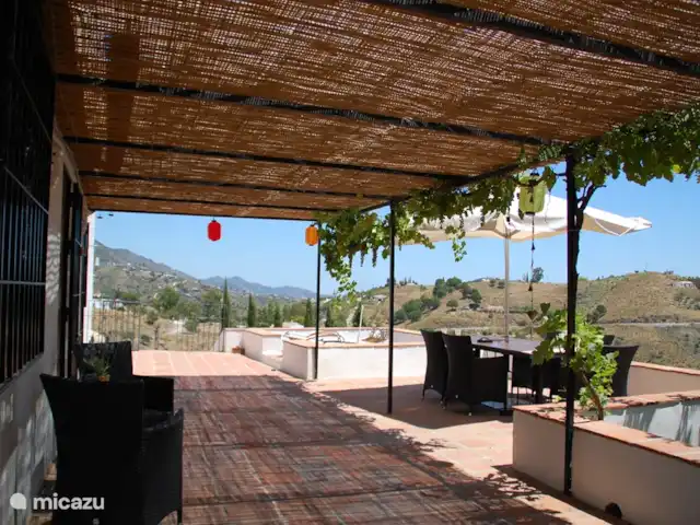 Finca La Estrella de Cómpeta huren in Spanje, Andalusië, Cómpeta - finca Het terras met uitzicht op de heuvels