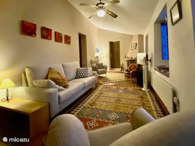 Finca La Estrella de Cómpeta huren in Spanje, Andalusië, Cómpeta - finca Zitkamer met open haard, tv enz.