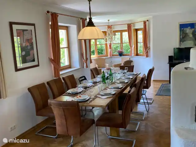 Chalet Naromoru huren in Oostenrijk, Salzburgerland, Saalfelden (Zell am See) - chalet Een goede indruk krijg je van de tafel als hij voor een groot gezelschap gedekt is.